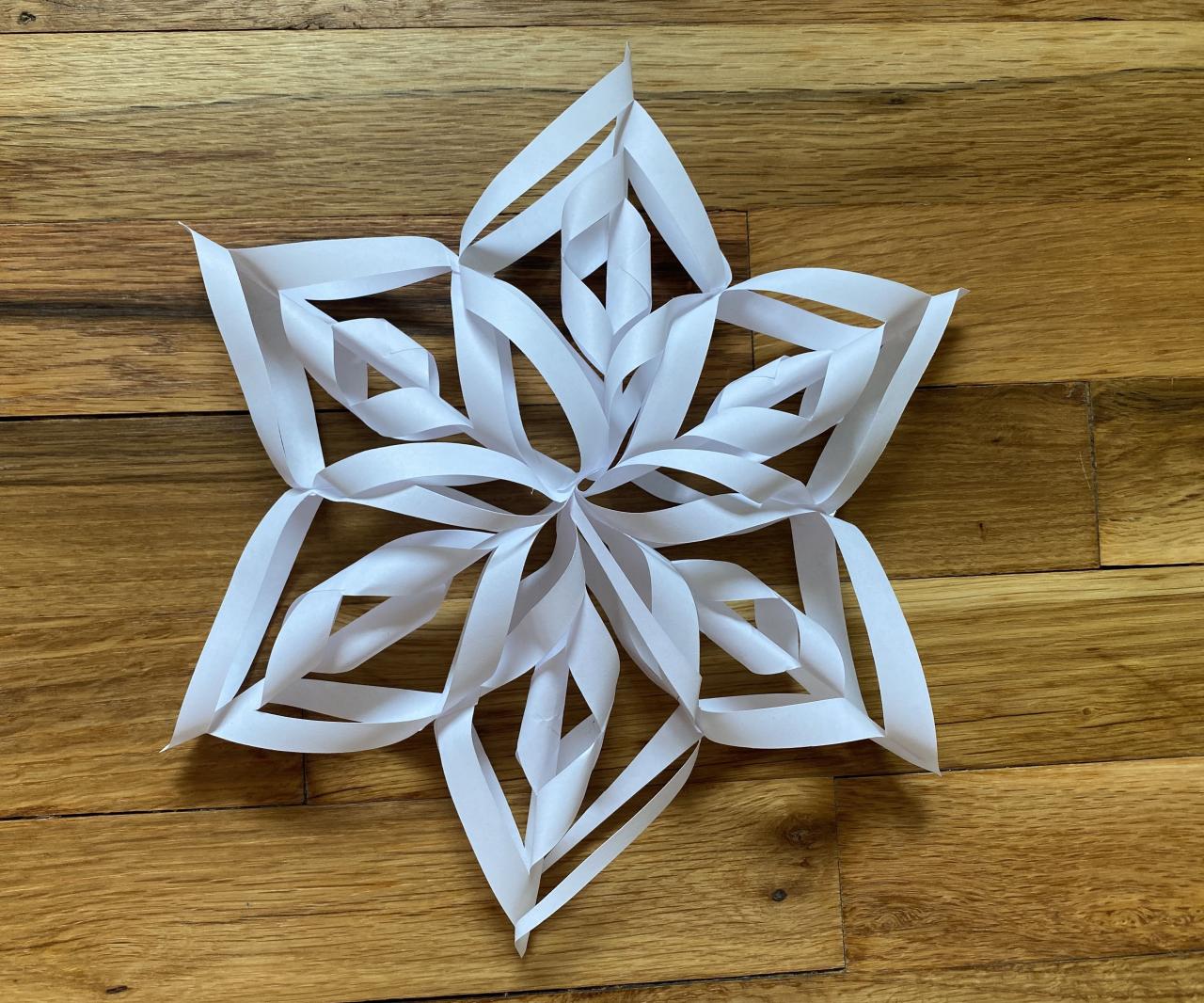 How to make a paper snowflake christmas decoration