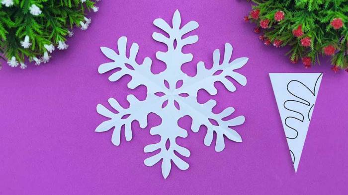 How to make a paper snowflake christmas decoration