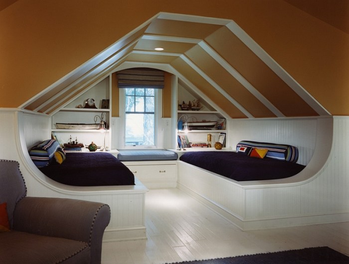 How to decorate a room with slanted ceiling